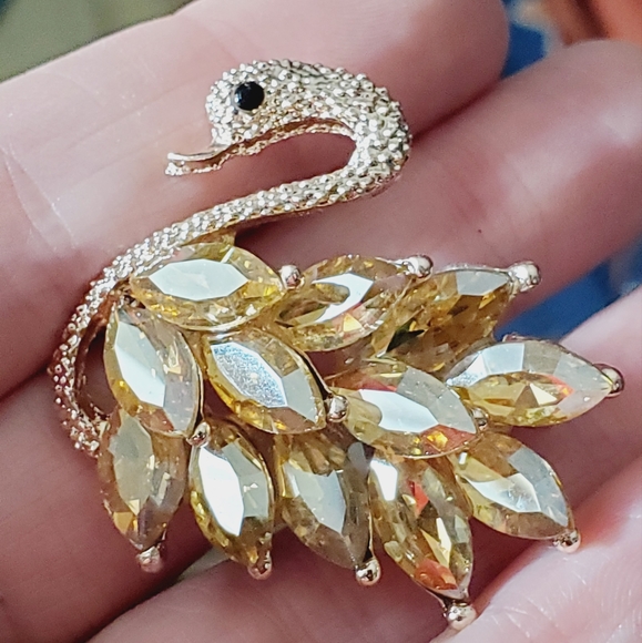 Rose gold swan Austrian swavorski elements crystals brooch champagne STUNNING - Picture 4 of 10